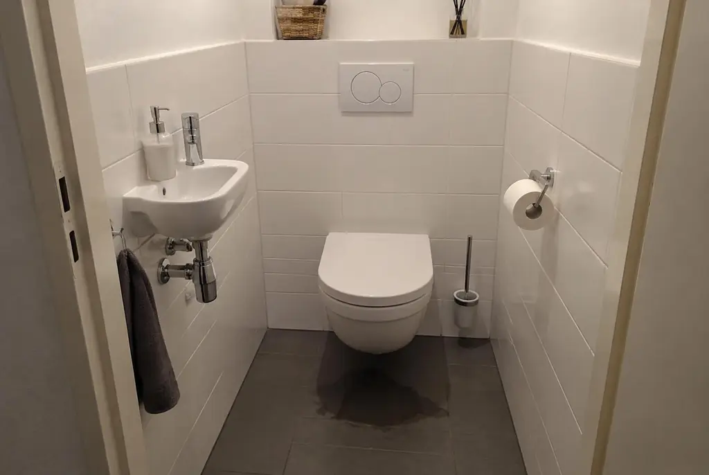 Lekdetectie Baarn – natte vloer bij een toilet